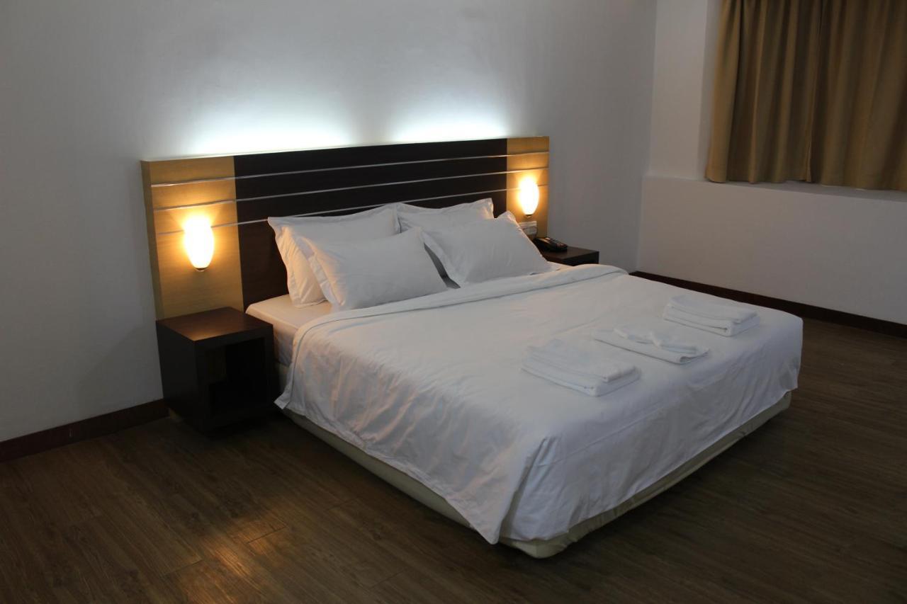 Sara Hotel Labuan Eksteriør billede