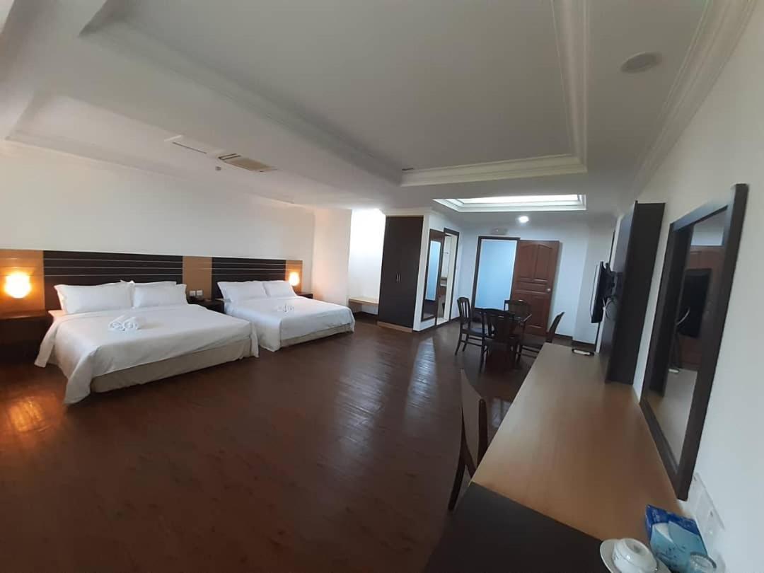 Sara Hotel Labuan Eksteriør billede