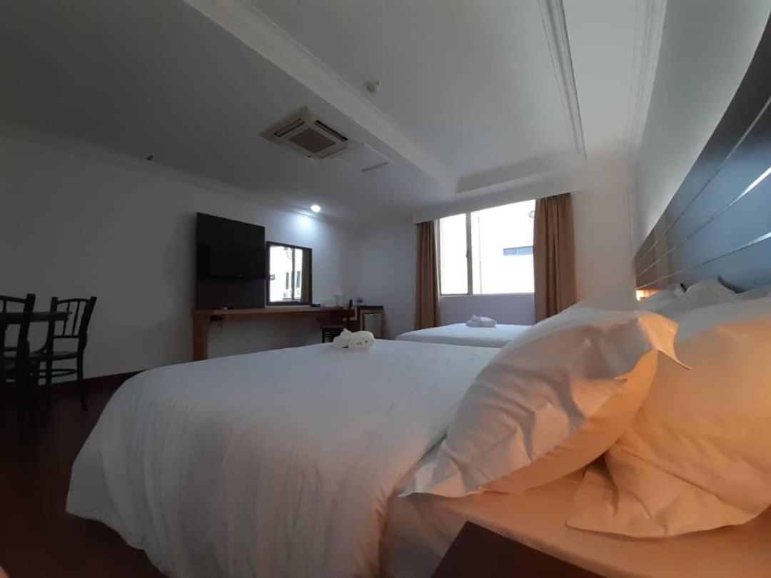 Sara Hotel Labuan Eksteriør billede
