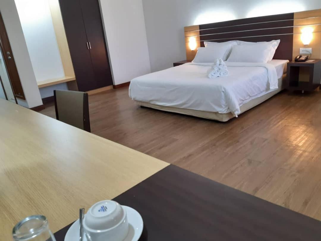 Sara Hotel Labuan Eksteriør billede