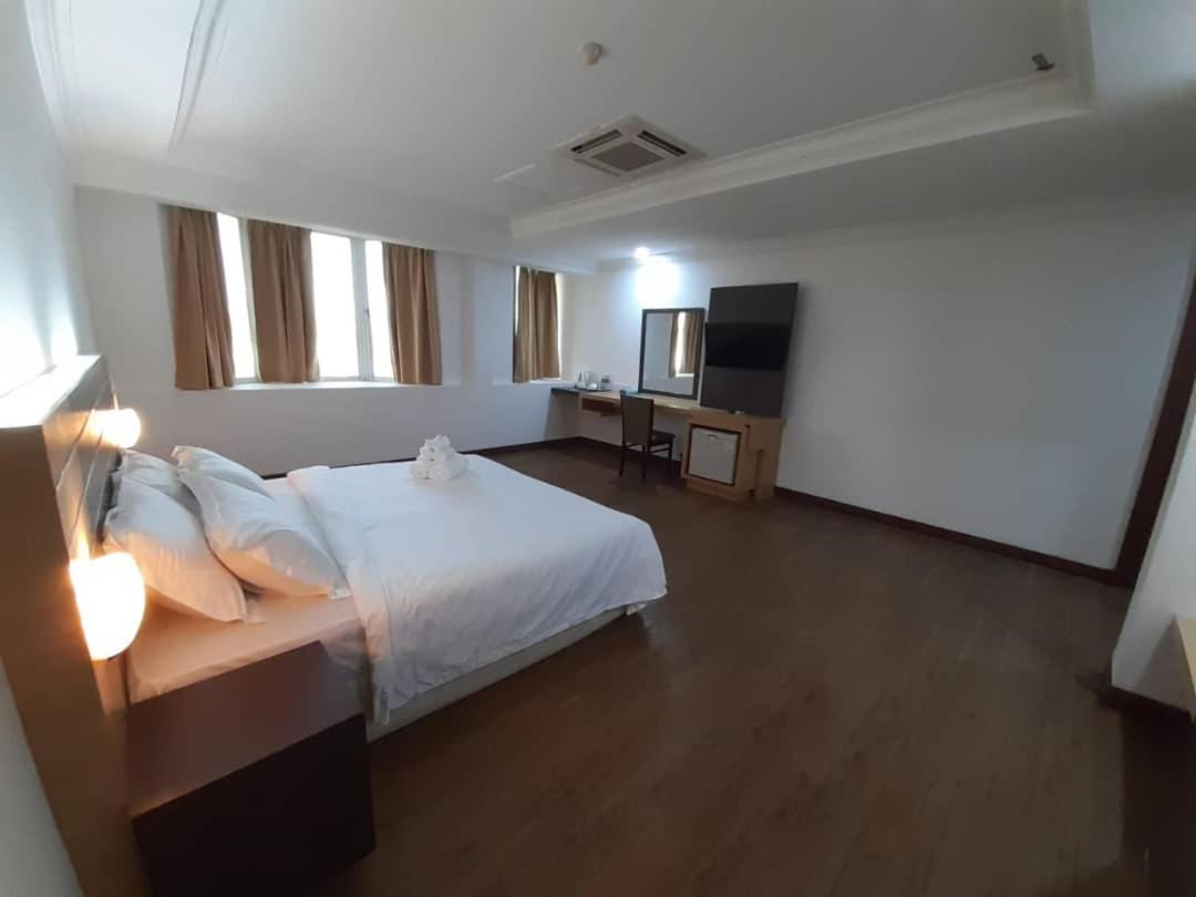 Sara Hotel Labuan Eksteriør billede