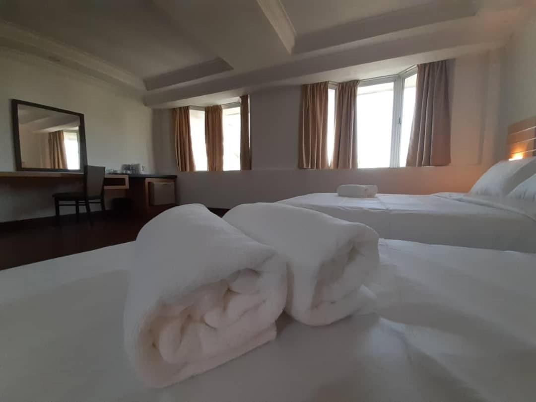 Sara Hotel Labuan Eksteriør billede