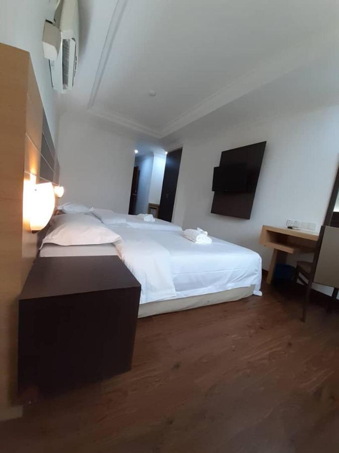 Sara Hotel Labuan Eksteriør billede